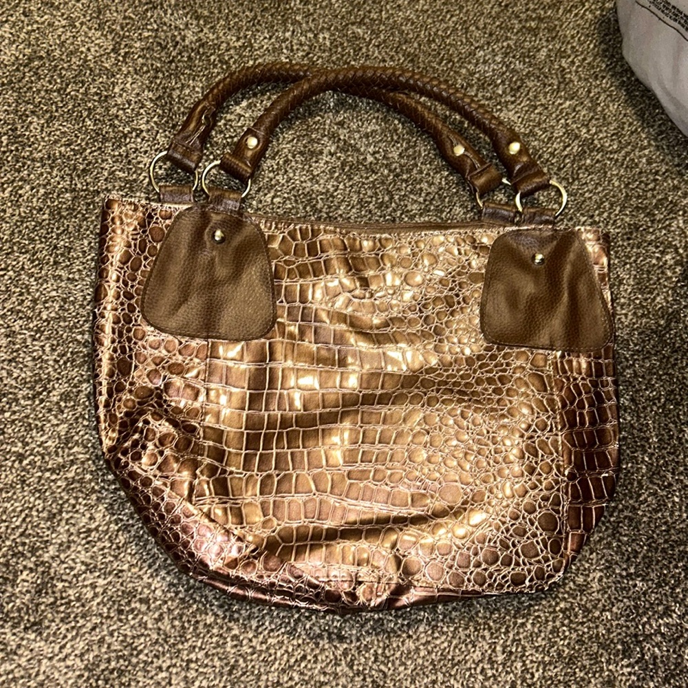 Medium size printed purse